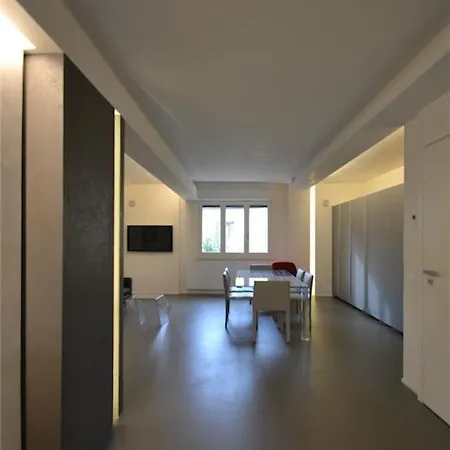 Luxury Apartment *